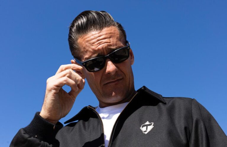 Atómic Jacket negra